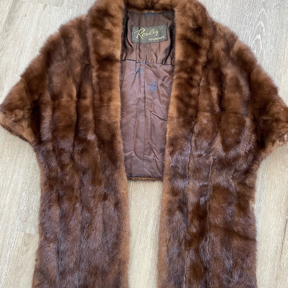 🎉🎉HP 🎉🎉 Beautiful Fur Stole Ronley Goldring Tag